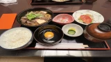 ご飯の炊き上がりも良く美味しい肉でした。
サラダはワサビが効いててさっぱりとした味です。