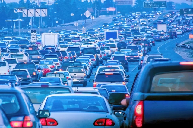 【お盆の渋滞予測2023】混雑しない･空いてる時間は？混雑状況をリアルタイムで更新！